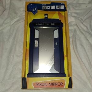 Doctor Who TARDIS Mirror